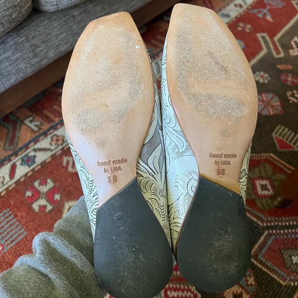 CYDWOQ Floral Embossed Leather Flats Handmade Size 8 - Picture 6 of 6